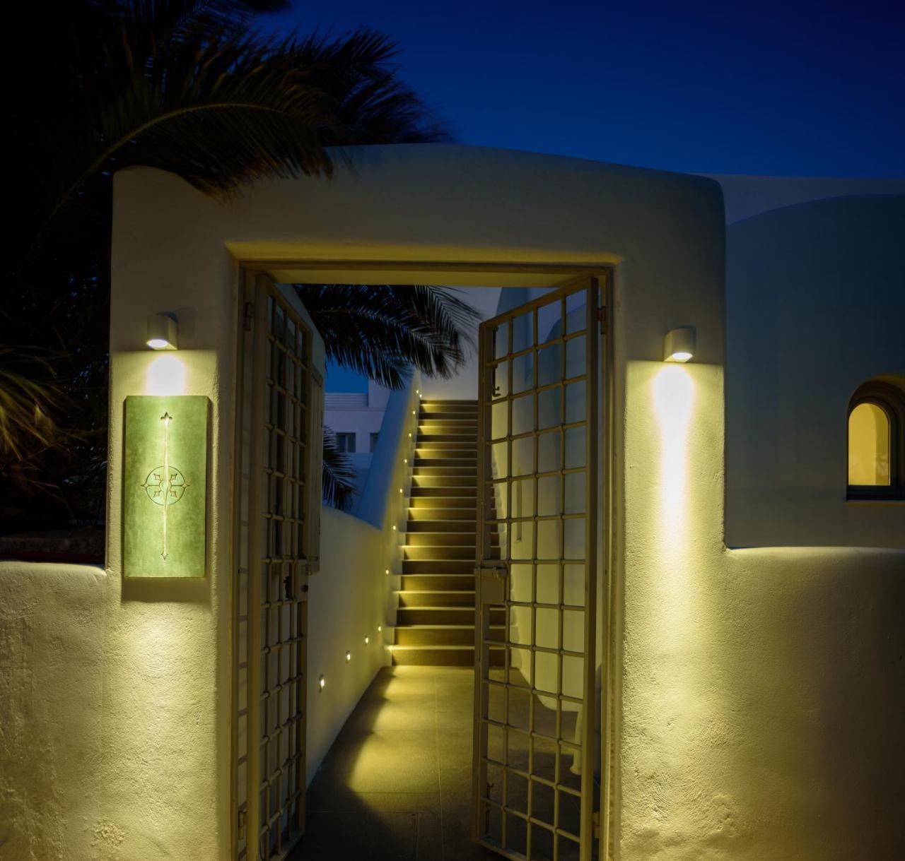 Oia Treasures Art Suites 1