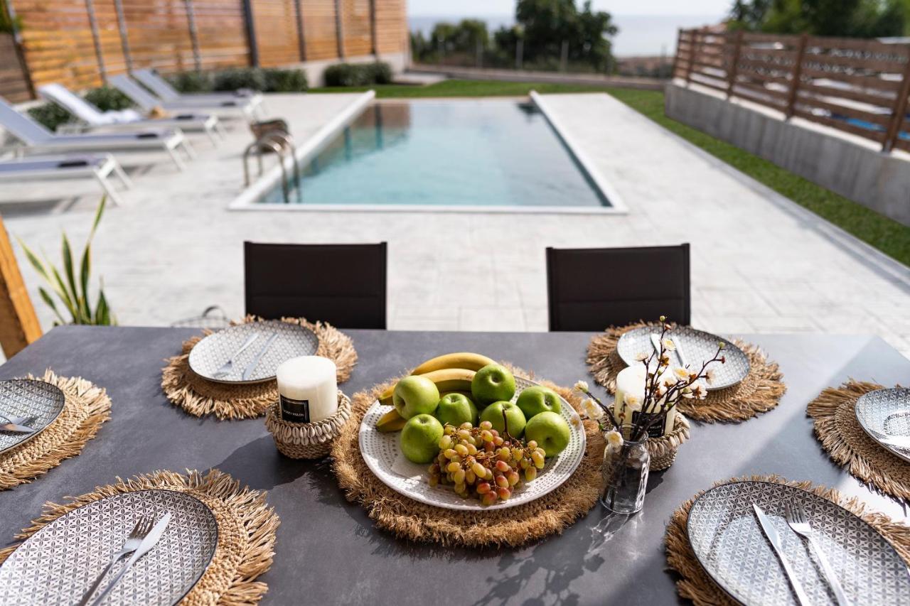 Luxury Nissovilla with Private Pool & Sea Views 2