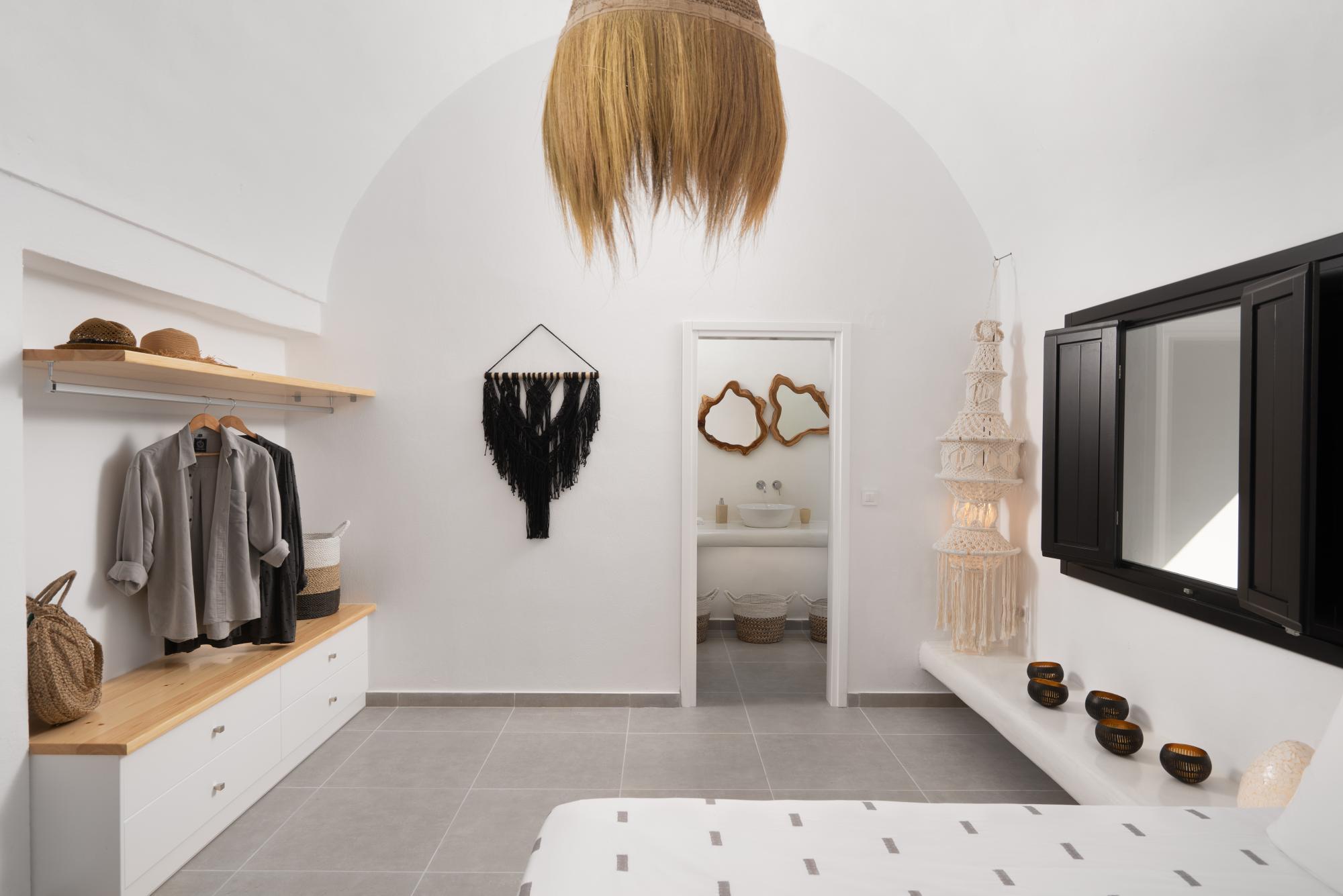 Villa Rosaviglia Oia with Hot Tub 1