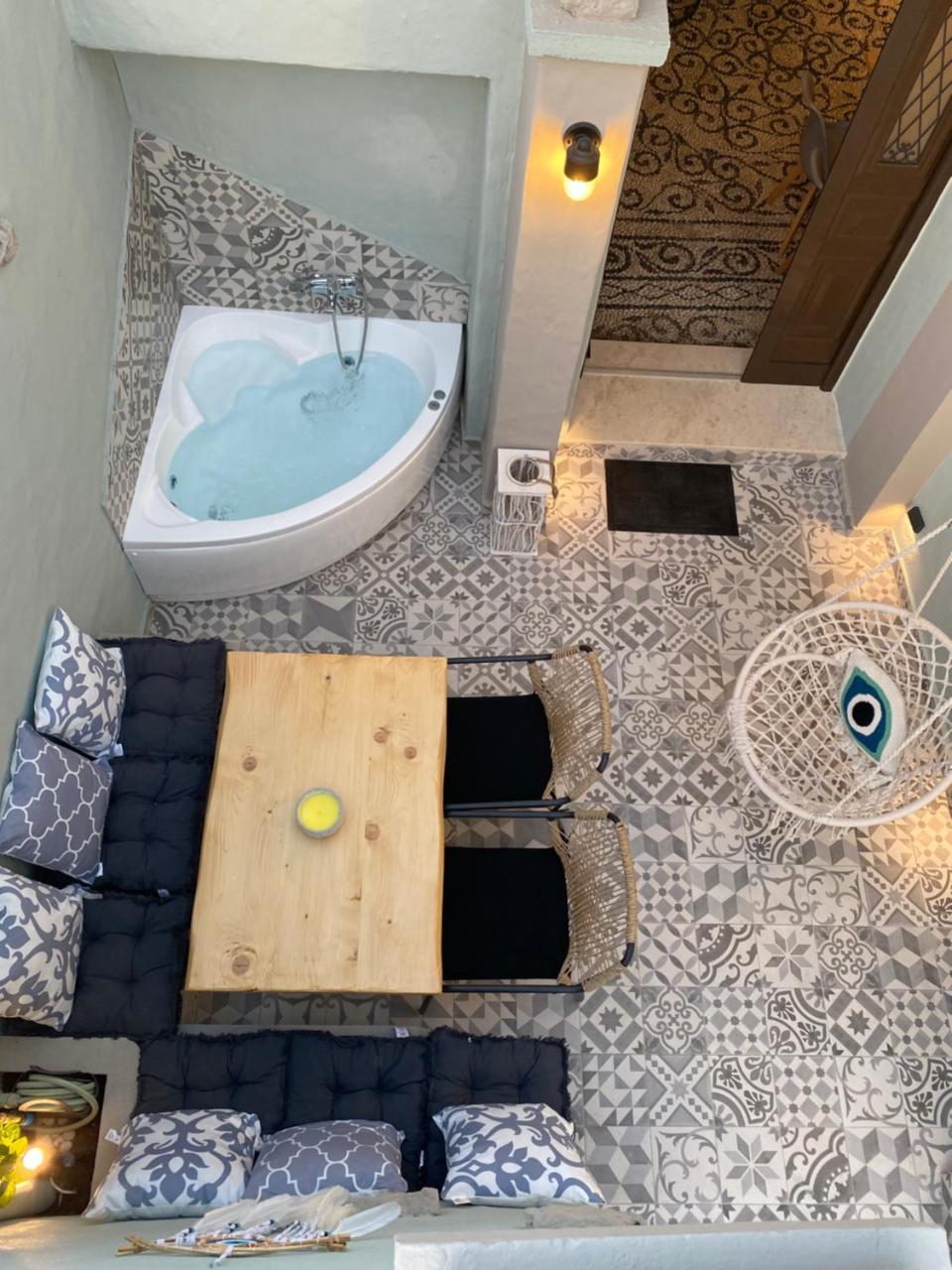 Kyrangelo Traditional House with Outdoor Jacuzzi