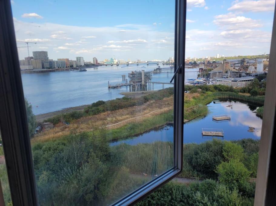 Stunning 3 Double Bedroom Apt in Greenwich Near O2 2