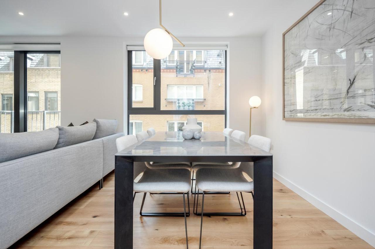 Luxury Central Mayfair Townhouse with AC 3br 3ba