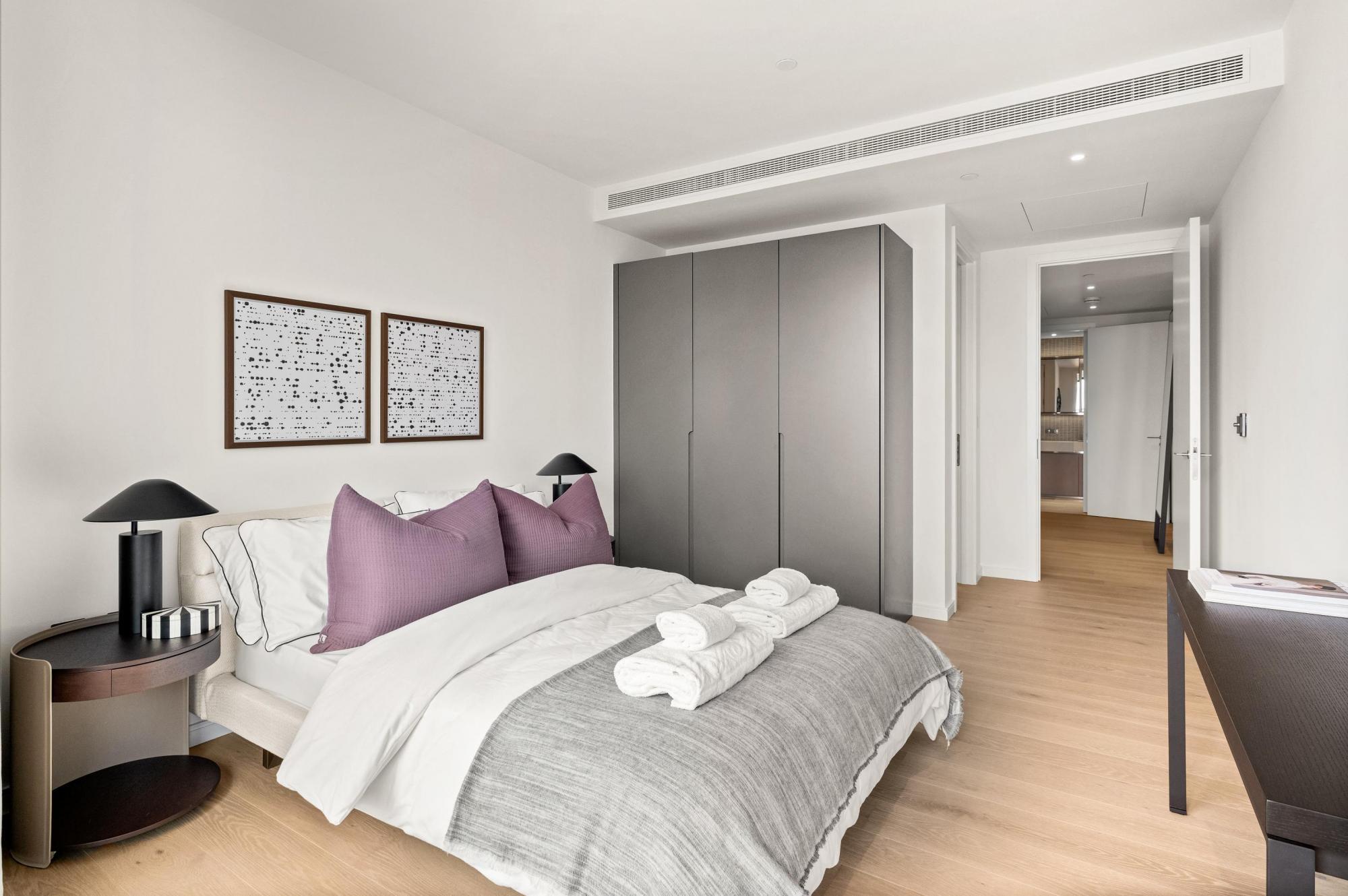 Deluxe Two Bedroom Apartment in London’S Canary Wharf 1