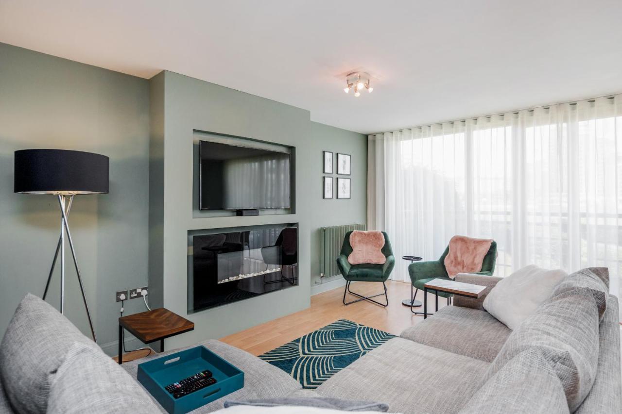 Docklands Apartment. Excel, O2, Canary Wharf. 2