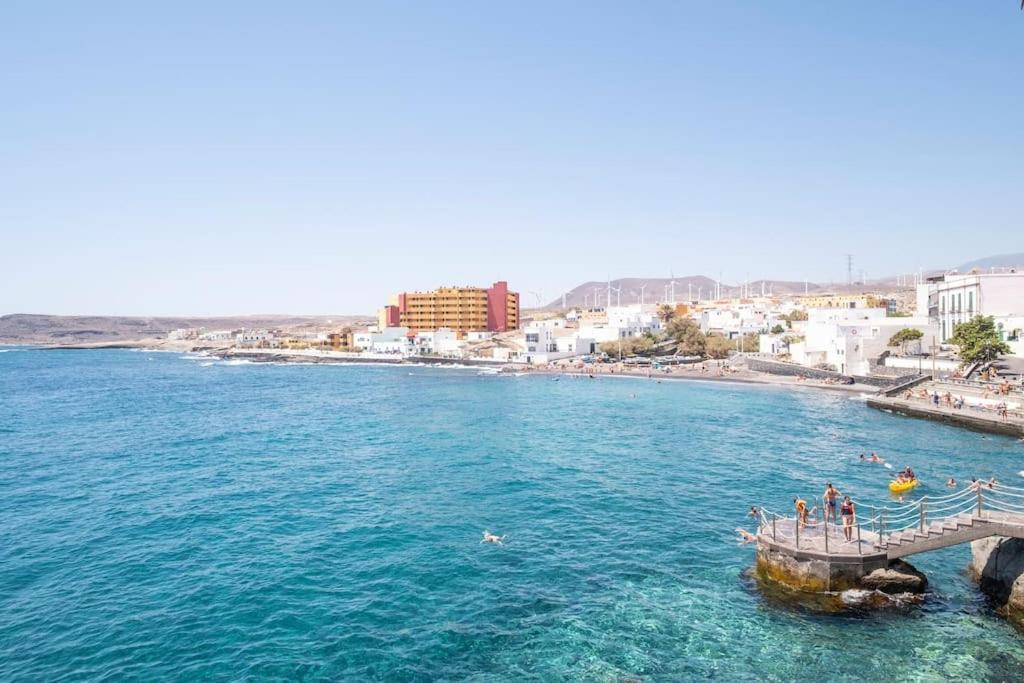 The Lighthouse by the Sea & Wifi 1