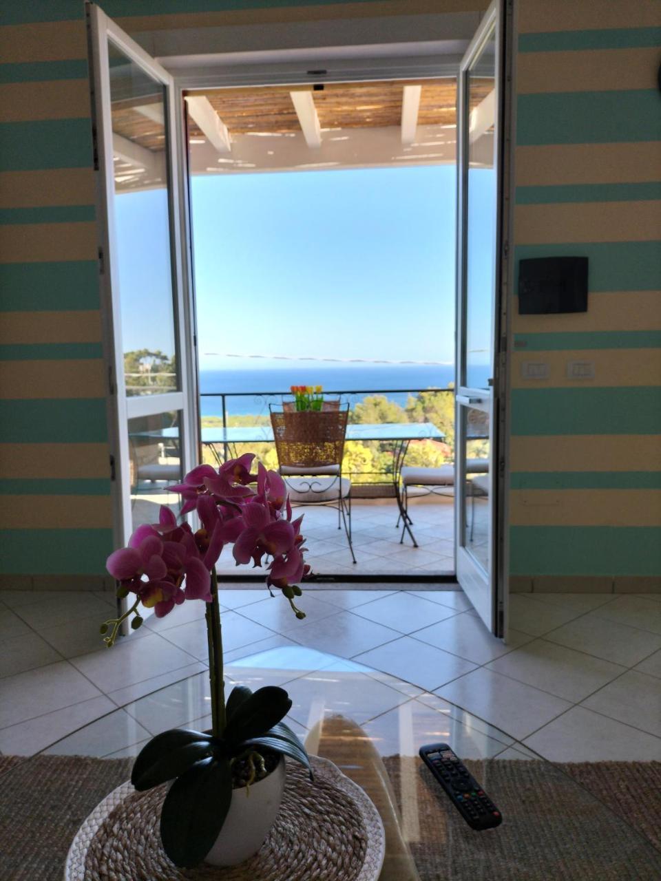 Villa Con Vista Mozzafiato Sul Mare di Chia