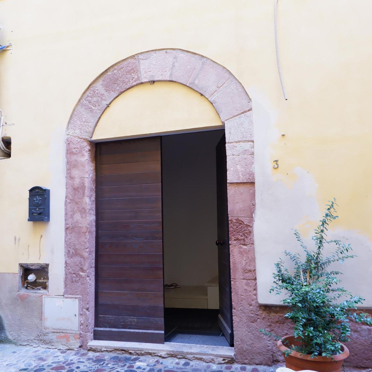 Bosa - Citta Mare E Montagna