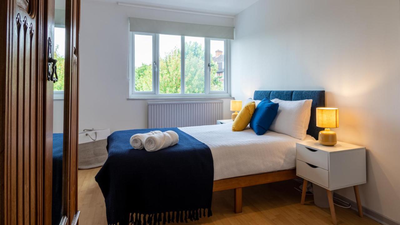 London Bridge 3 Bedroom House with Reception Room, Office And Private Garden