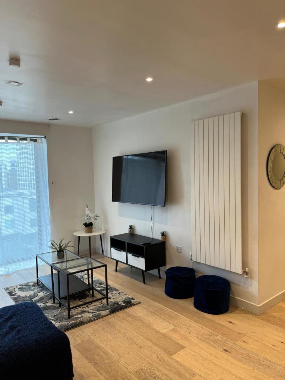 Md Apartments : Stunning 2 Bedroom 2 Bath Apartment - Royal Docks