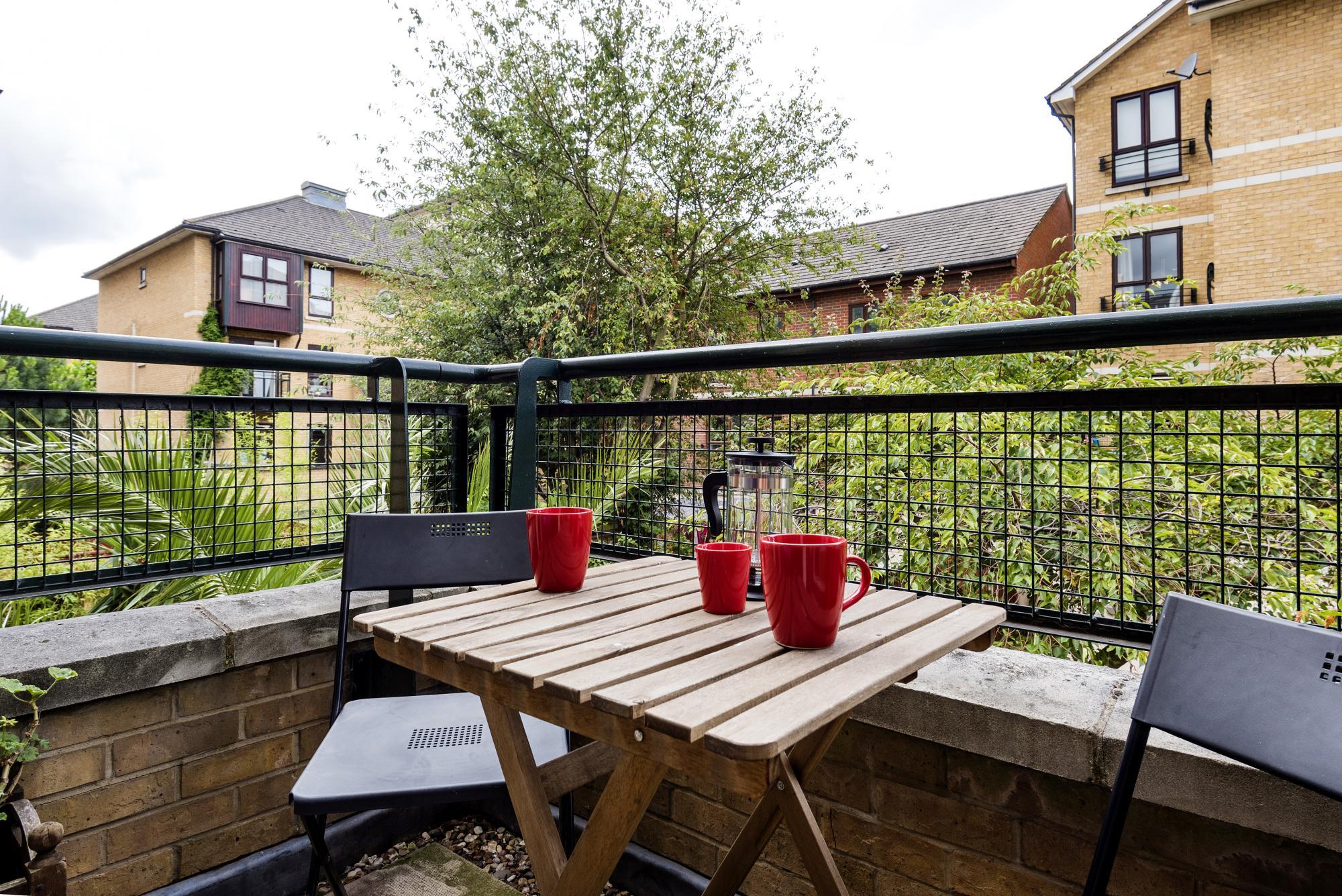 Panoramic Docklands Home with Waterfront Views by Underthedoormat 1