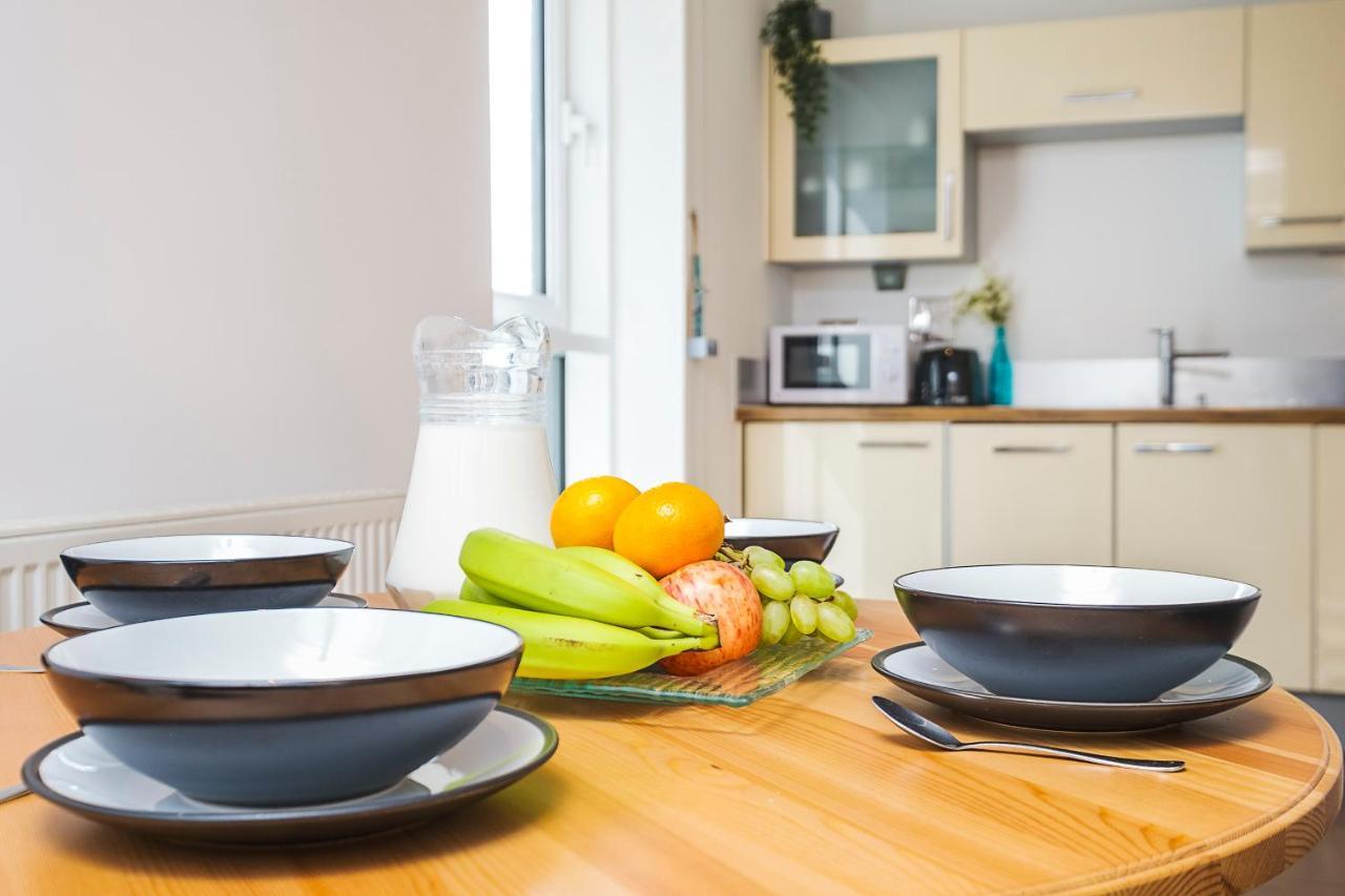 Stunning Well Equipped Flat in Great Riverside Location Near Excel And O2 2