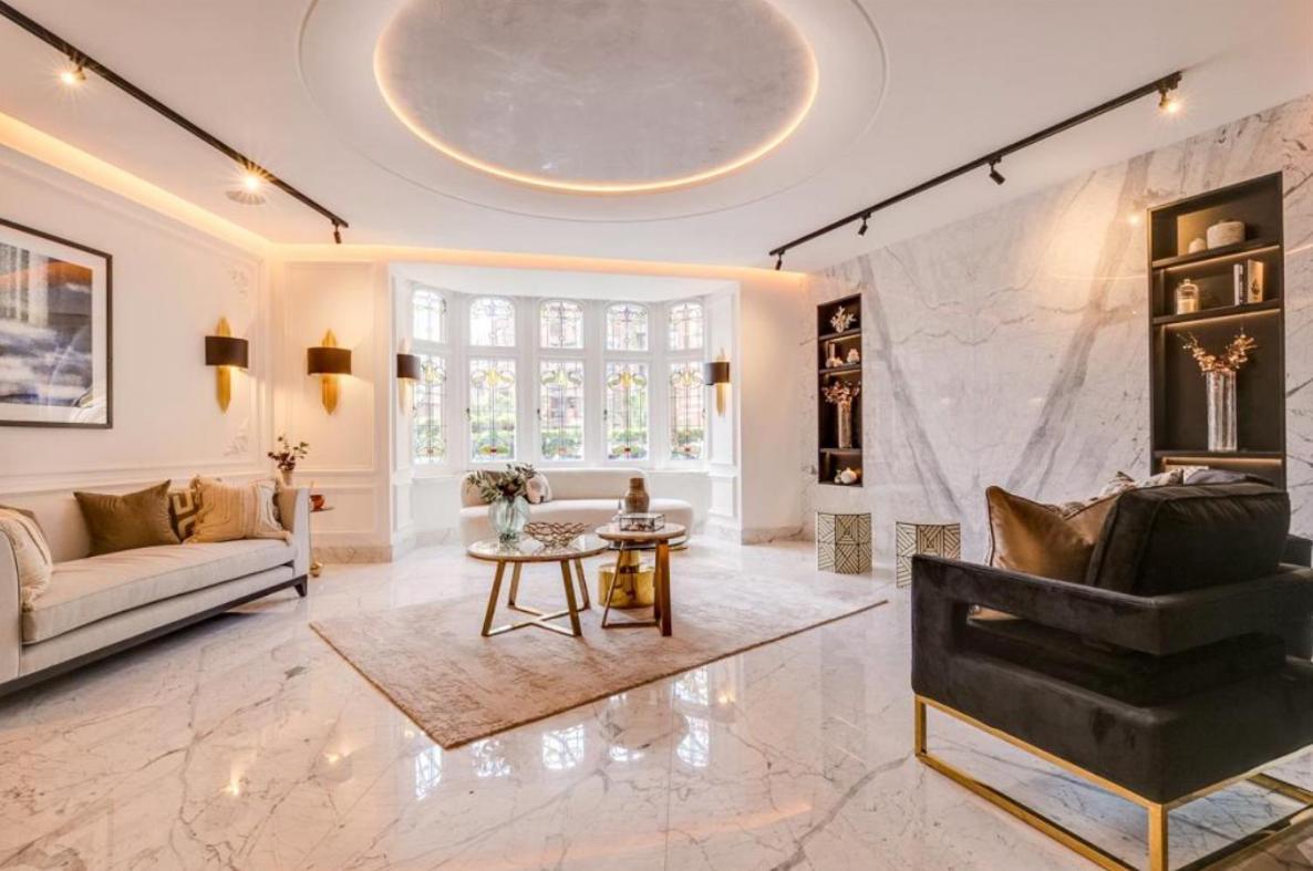 4 Bed Flat in Center