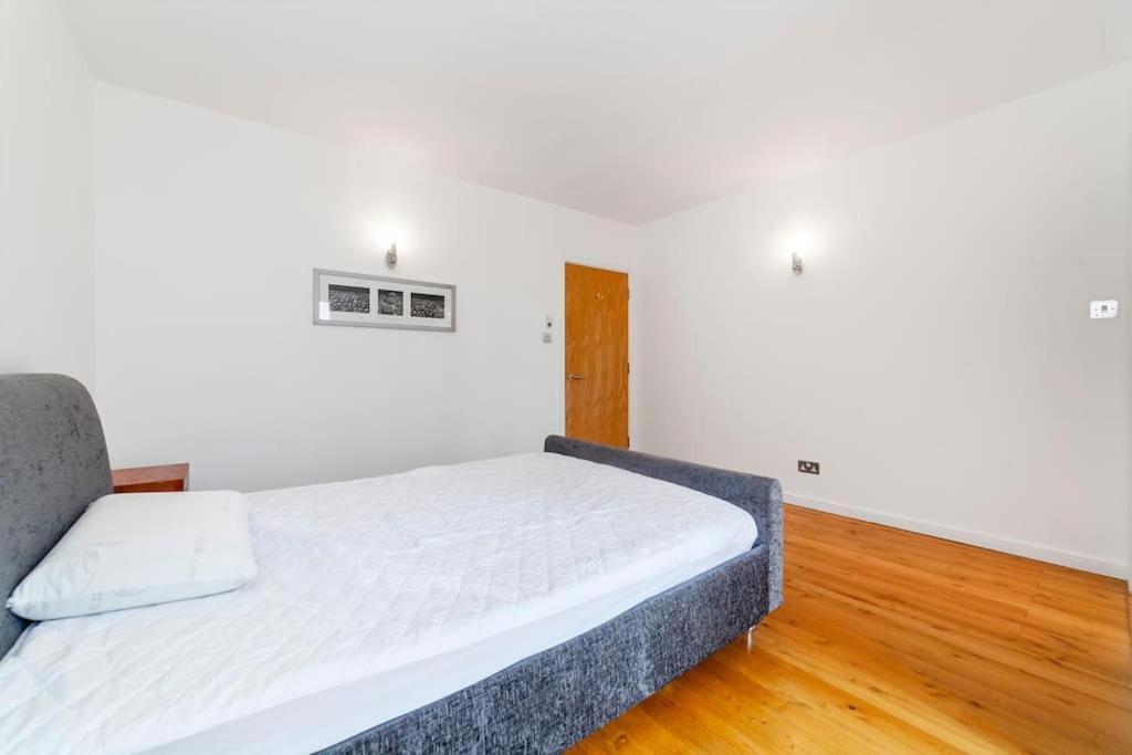 Top Floor Penthouse Flat with Amazing City View 1