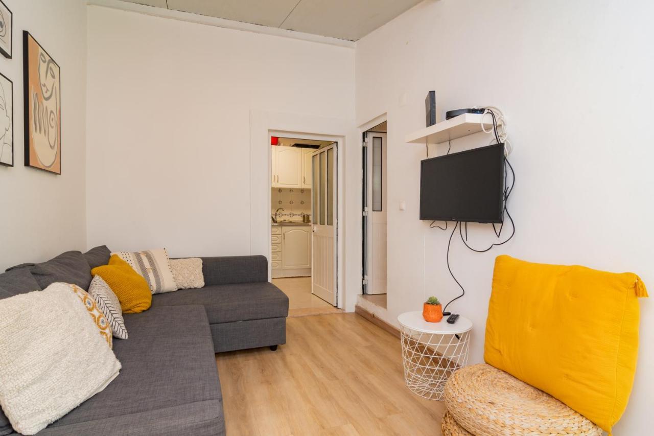 Lovely & Bright Family Flat W/ Patio