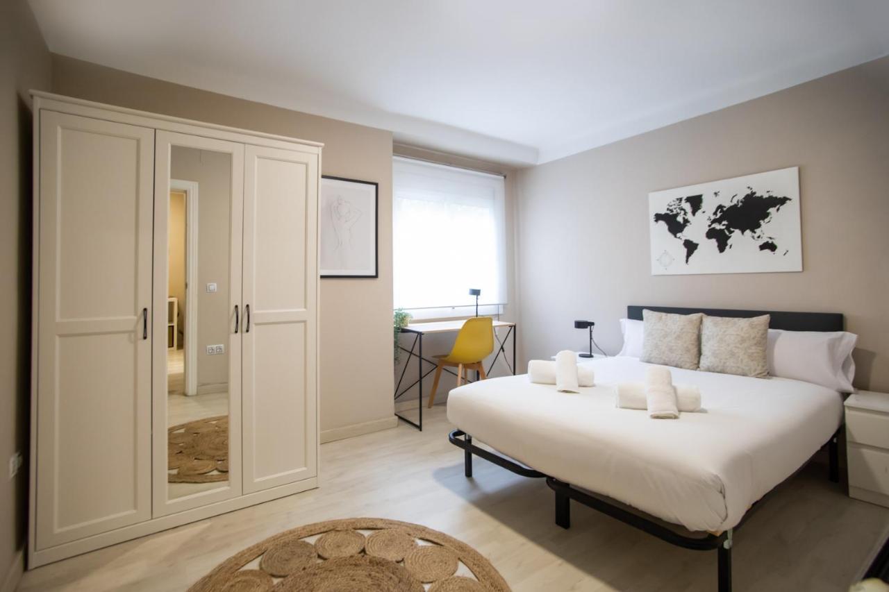 12tog1035 - Spacious Apartment Near Camp Nou 1