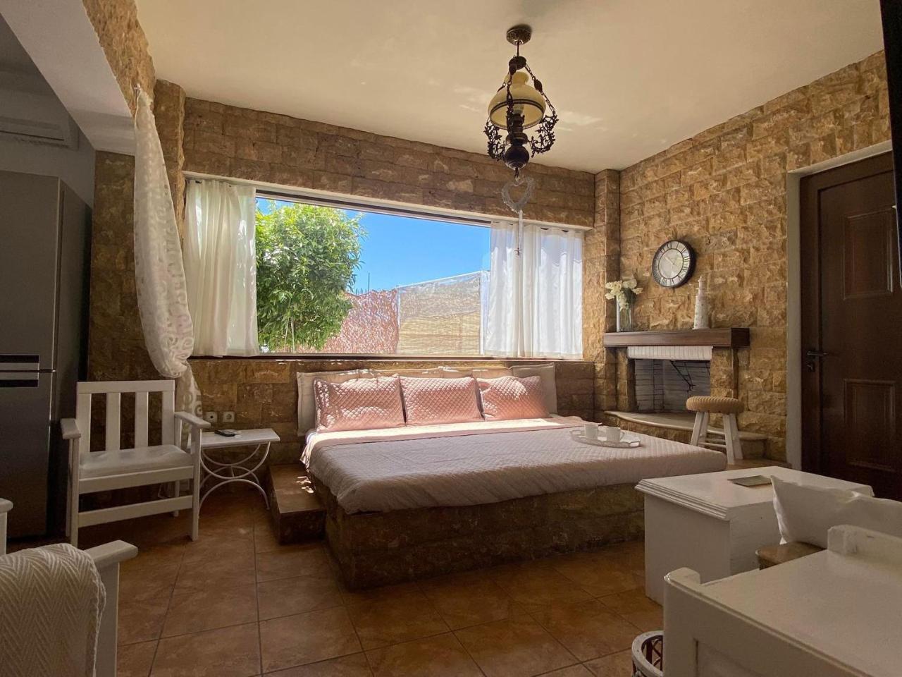 Evi's Afandou Suite 1