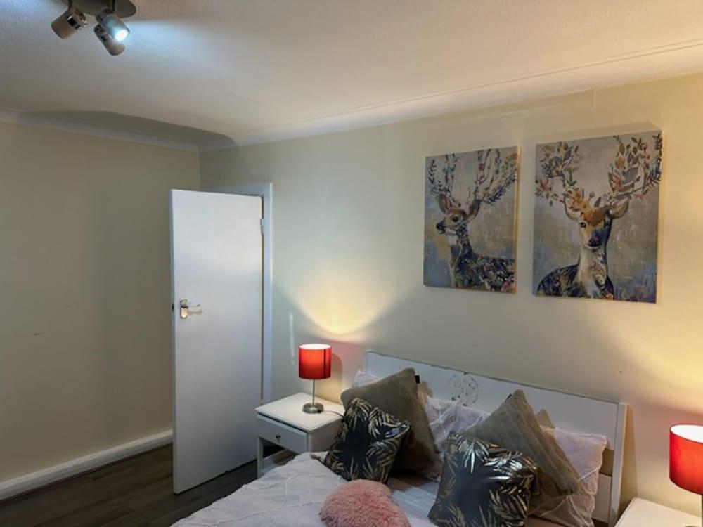 Superb 1-Bed Private Family Apartment in Centre 2