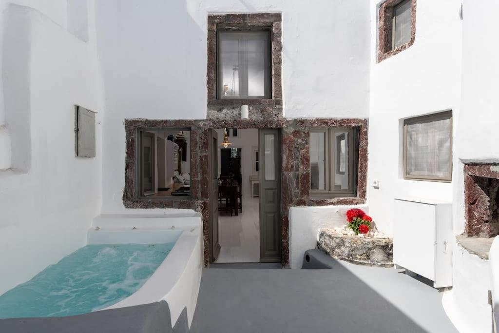 Astrea Suites "Ostria Cave Villa-Outdoor Jacuzzi" (Adults Only) 1