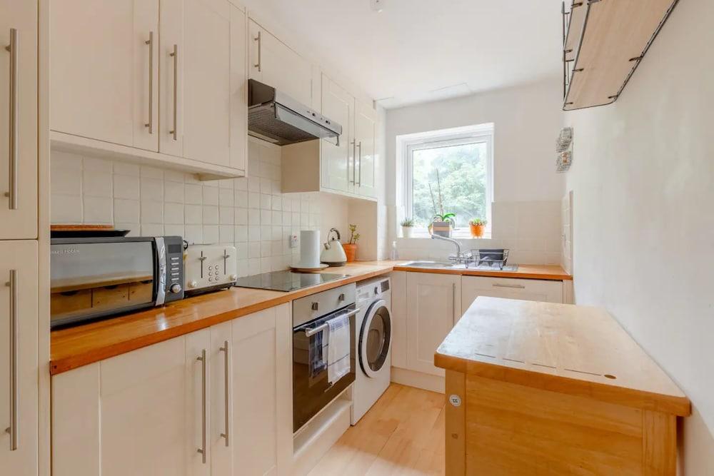 Spacious 1 Bedroom Apartment in Bermondsey 2