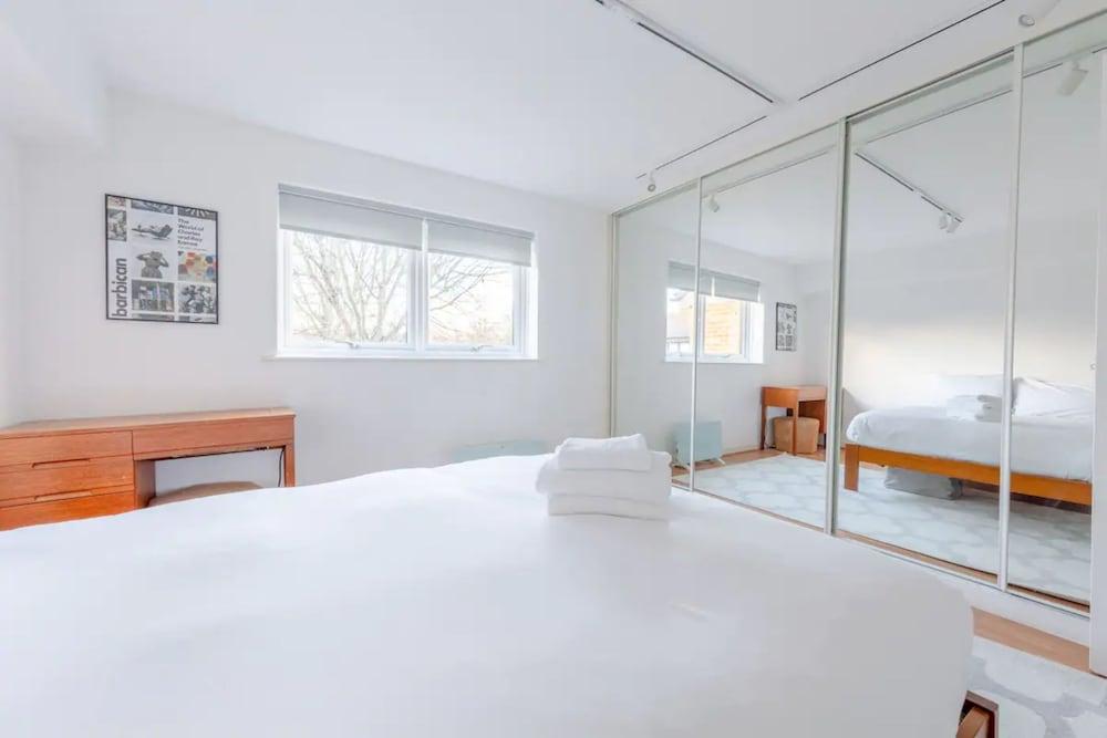 Serene 1 Bedroom Flat Near Canary Wharf