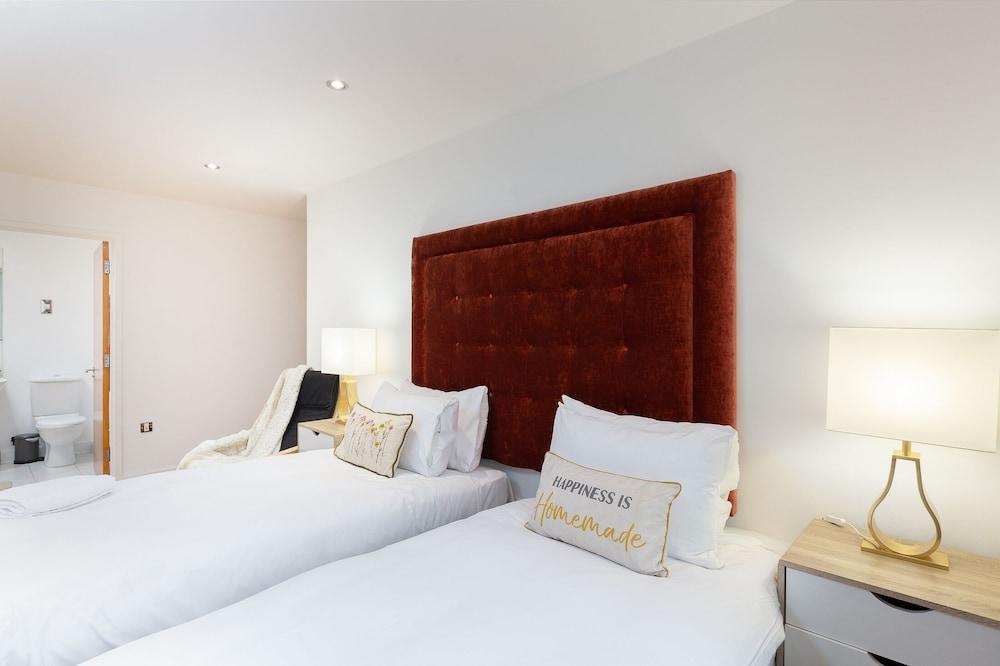 Waterside Bliss 2 Bed 2 Bath Apartment