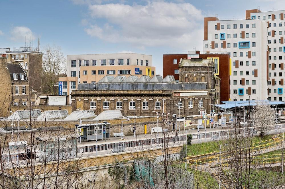 Bright Greenwich Flat Near Canary Wharf by Underthedoormat 1