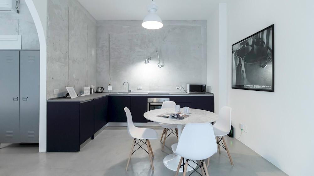 Italianway - Piazza Niccolo Tommaseo 2a 1