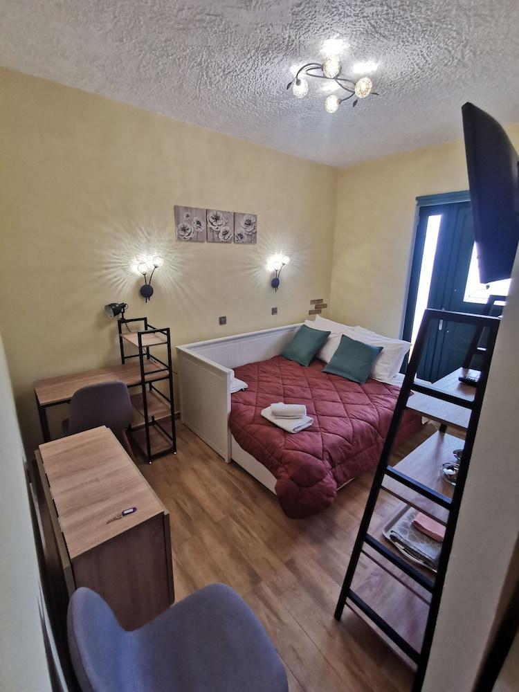 Serafi Cozy Rooms Archaggelos 2