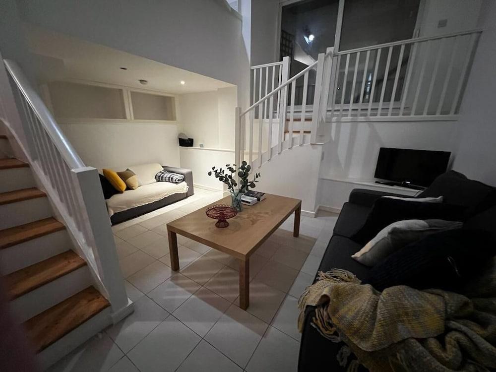 Barbican Pad by Condokeeper