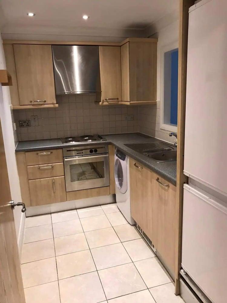 Spacious 1 Bedroom Flat Near Charterhouse Square 1