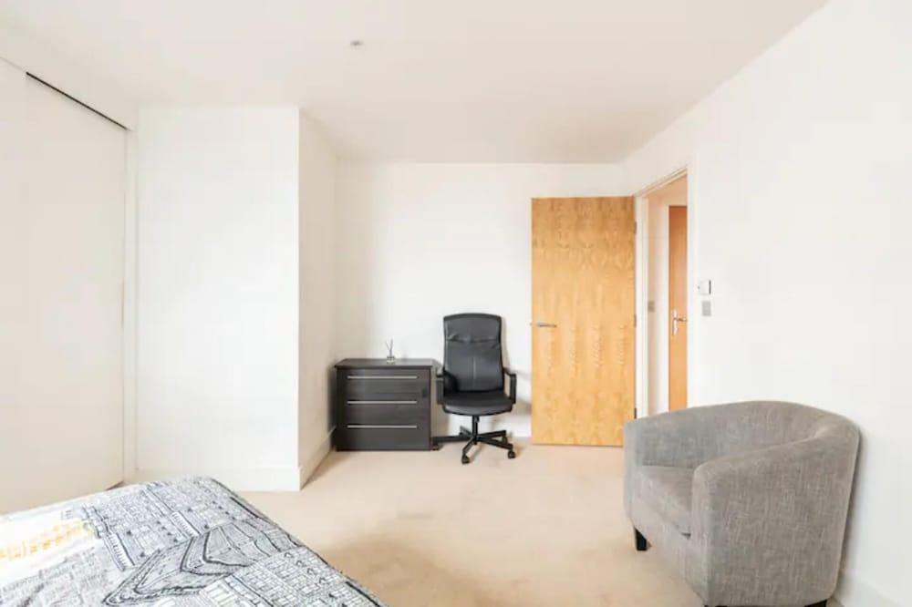 Remarkable 2-Bed Apartment in London Amazing Views 2