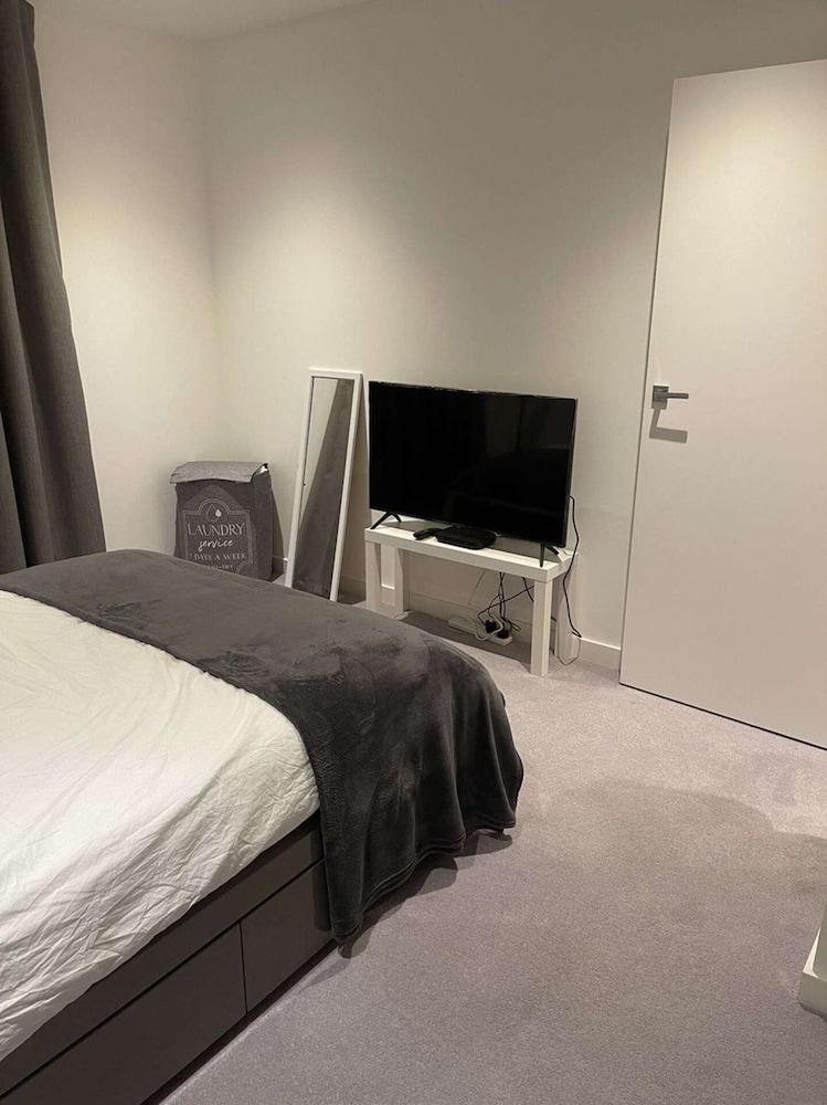 Remarkable 2-Bed Apartment in London Amazing Views 1