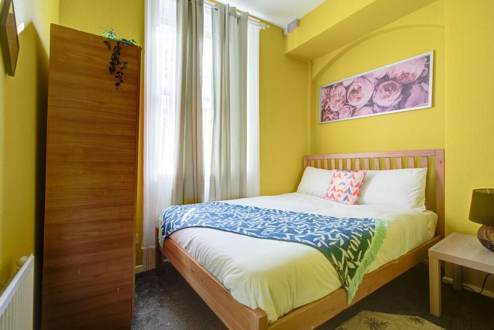 Inviting 2-Bed Budget Apartments in Central London