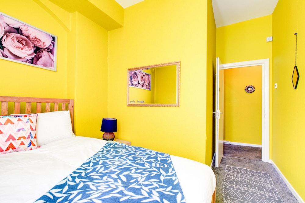 Inviting 2-Bed Budget Apartments in Central London 1