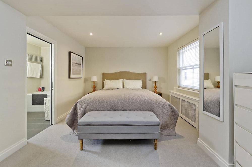 Sweet Marble Arch 2 Bedroom Mews House