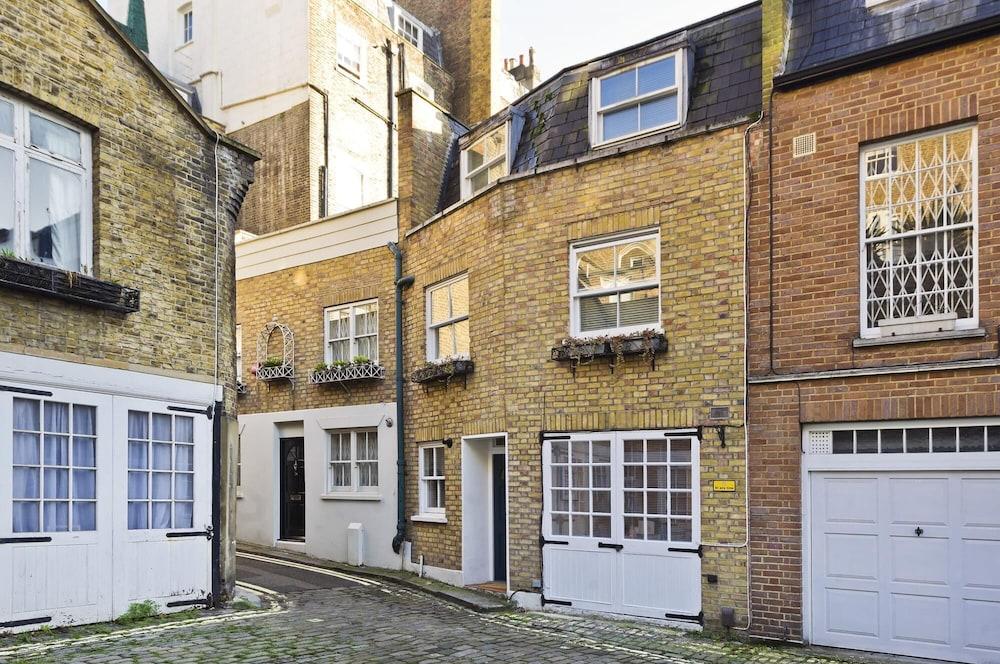 Sweet Marble Arch 2 Bedroom Mews House 1