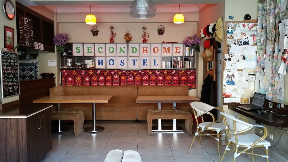 Second Home Hostel (Adults only)