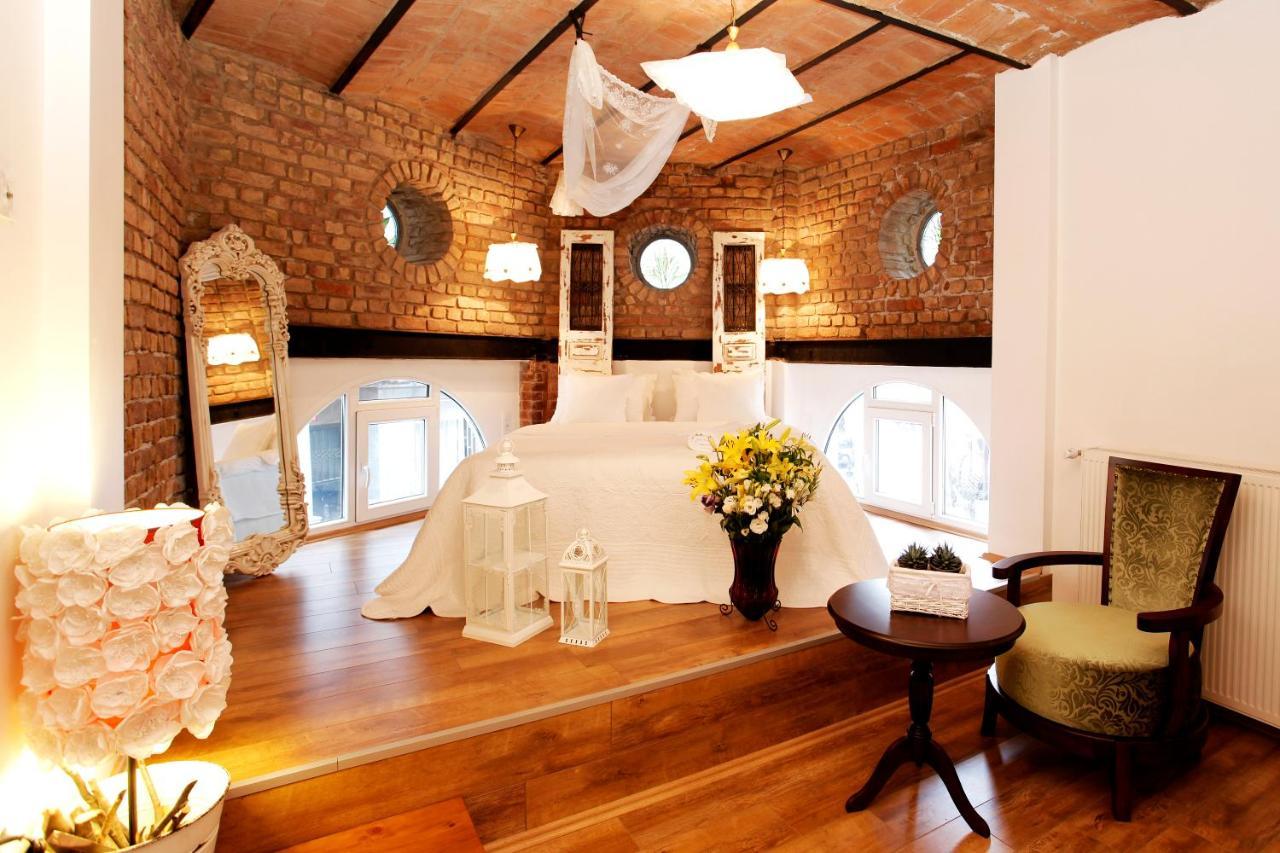The White Swan Suites