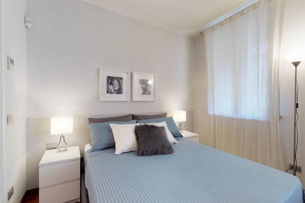 Design Apartment Near Duomo Square