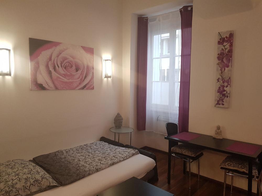 Amazing Flat Near Center