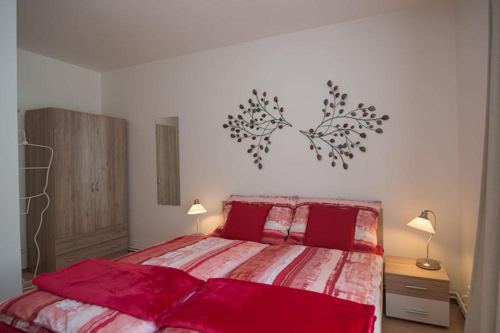 2 Bedroom Home Near Prague Castle