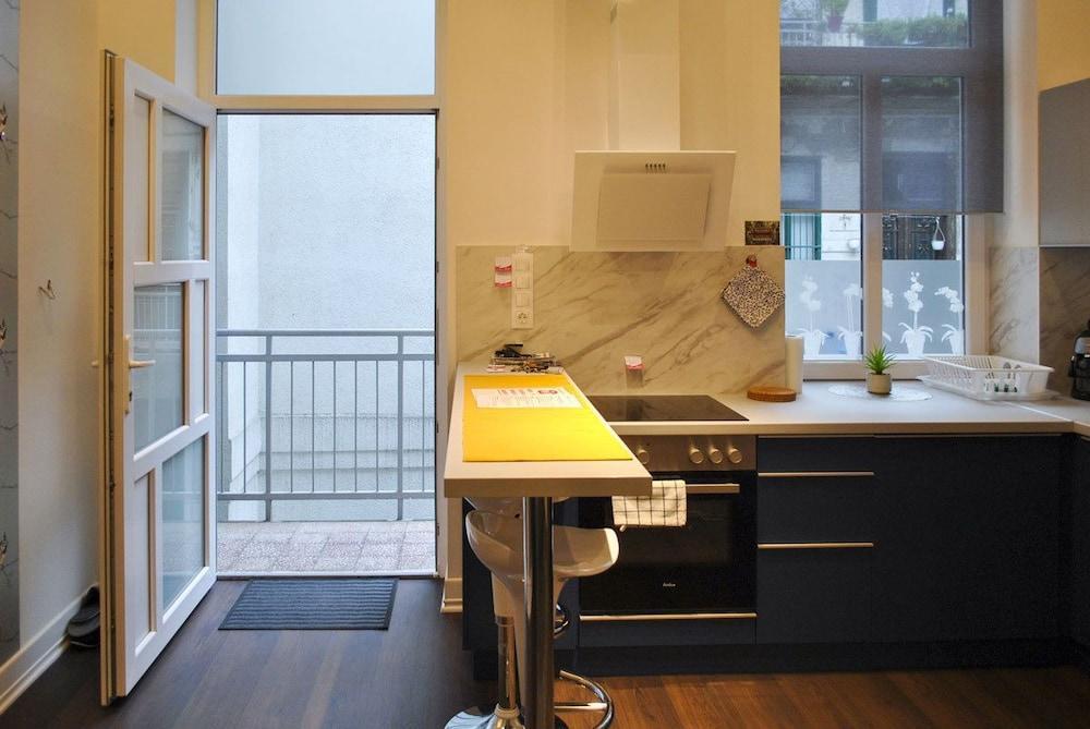 Sunset Central Apartment