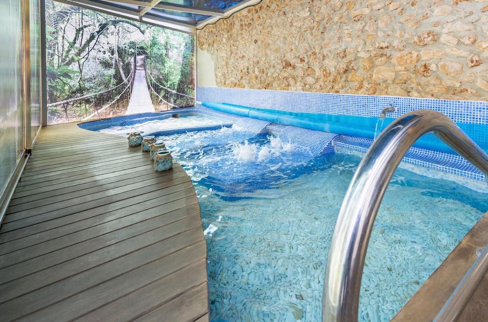 Les Vinyes (Adults only)