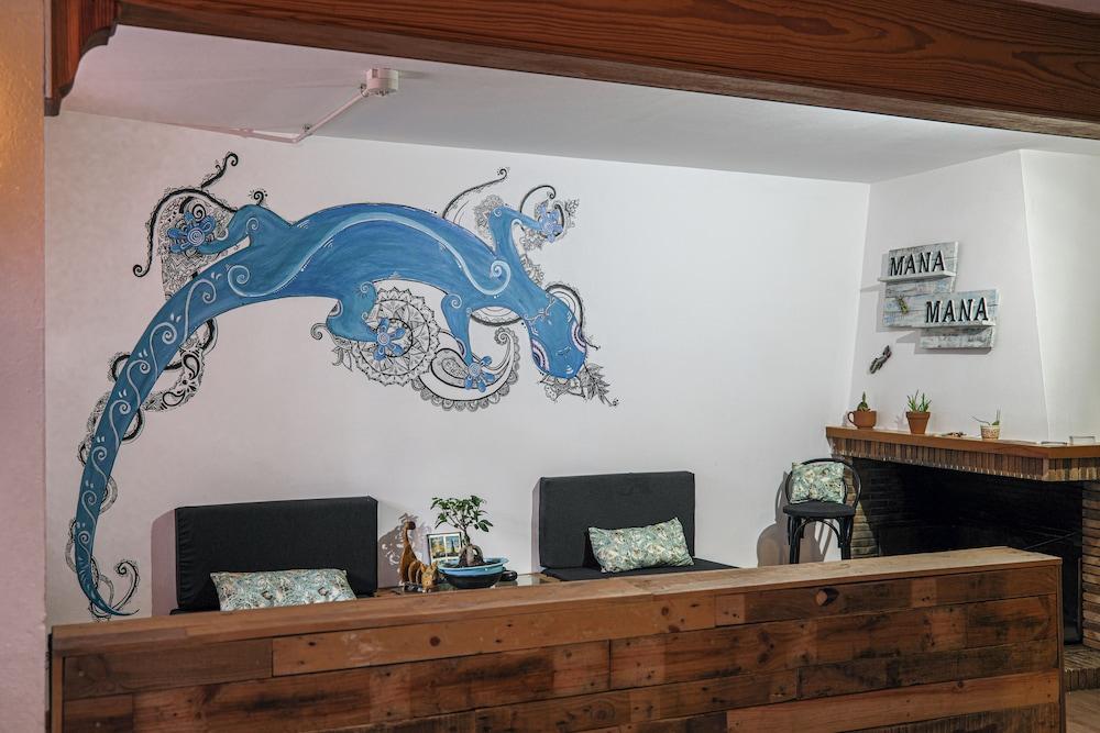 Mana Mana Hostel (Adults only)