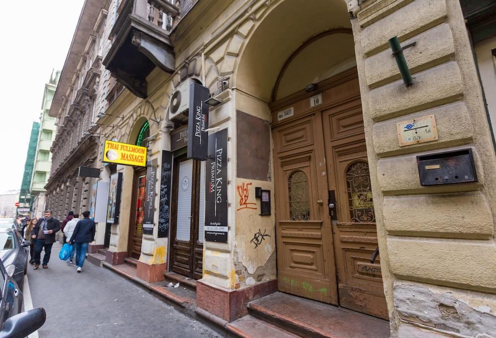 Lie on Me Lazy Simon