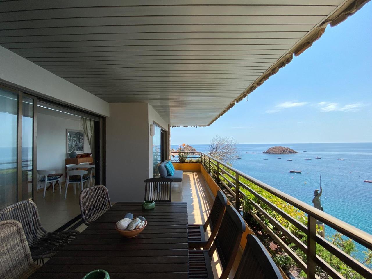 Magnificent Apartment at the Sea Front of Tossa de Mar