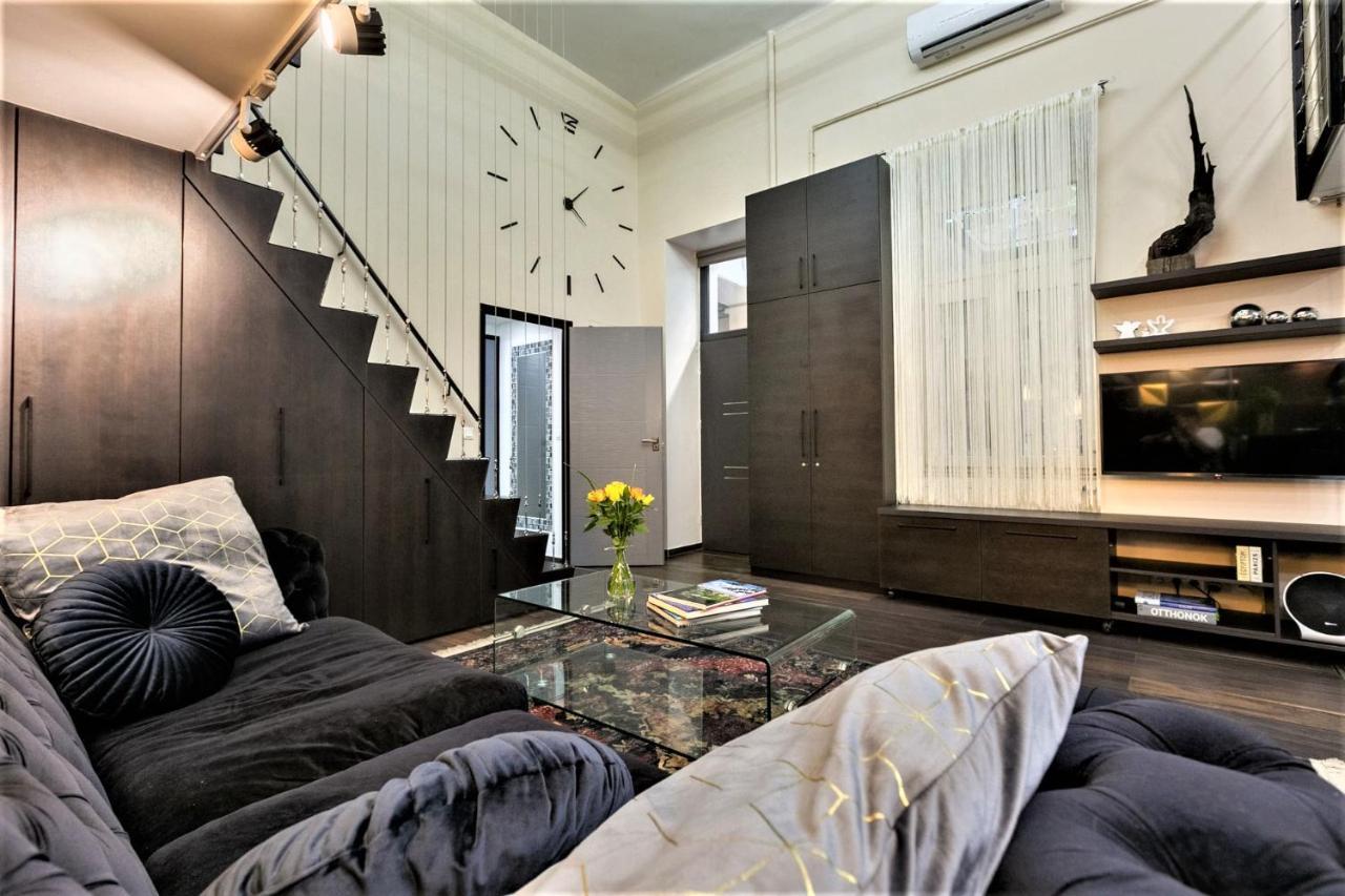 Goldcentral Apartment Art B6