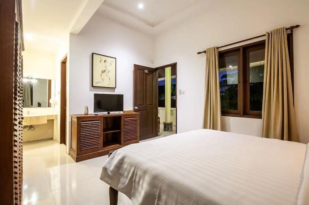 Pb - 7br - V5 & V1 7br Private Pool Villa, Walk To Seminyak Beach