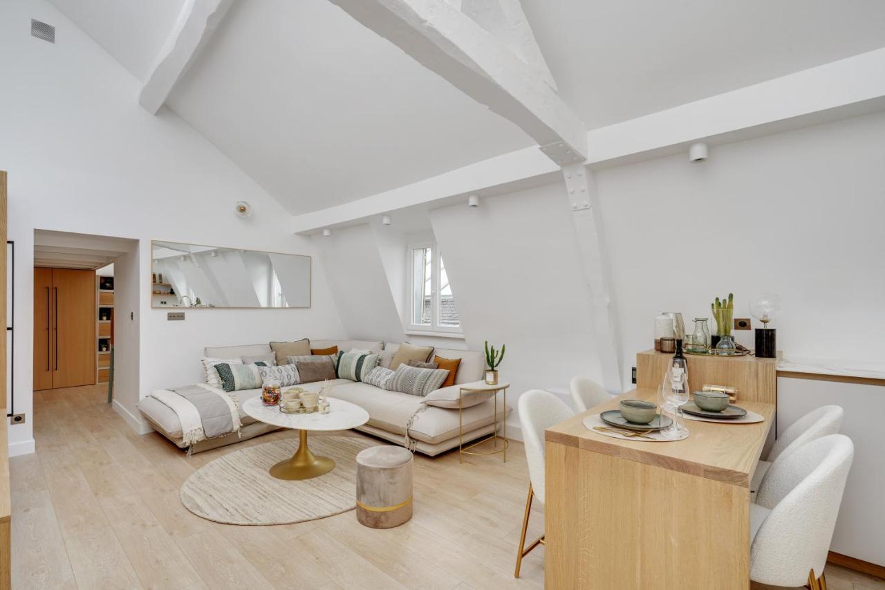 Cmg Next To Louvre - 4