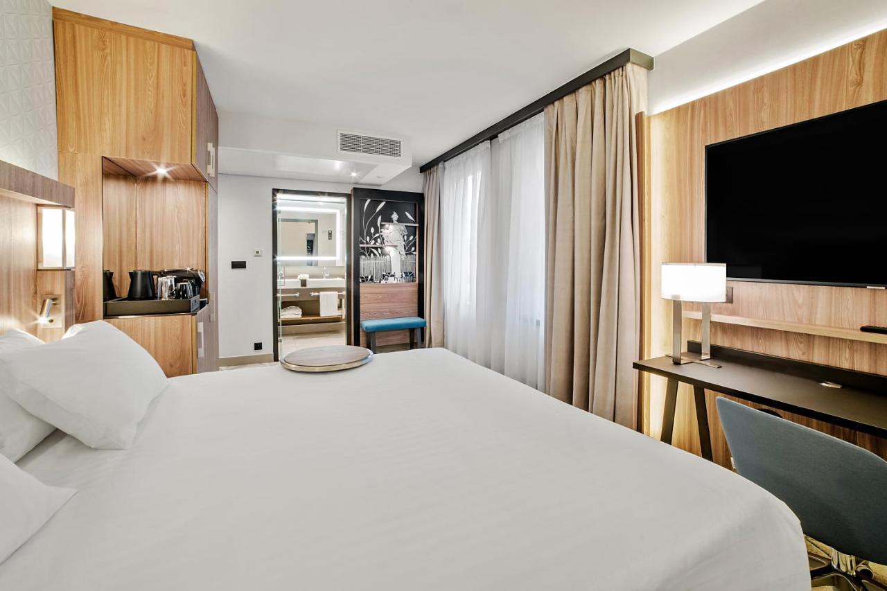 Courtyard Paris Porte de Versailles